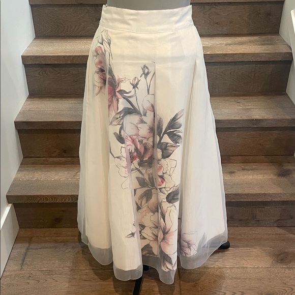 White House Black Market Dresses & Skirts - White House Black Market White Floral Midi Skirt